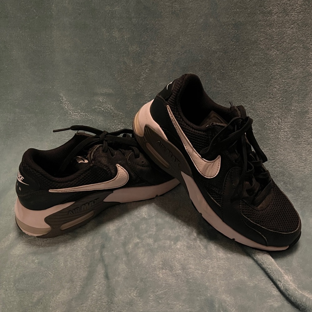 COPY - Black and white Nike Air Max Turf shoe. Youth size 6